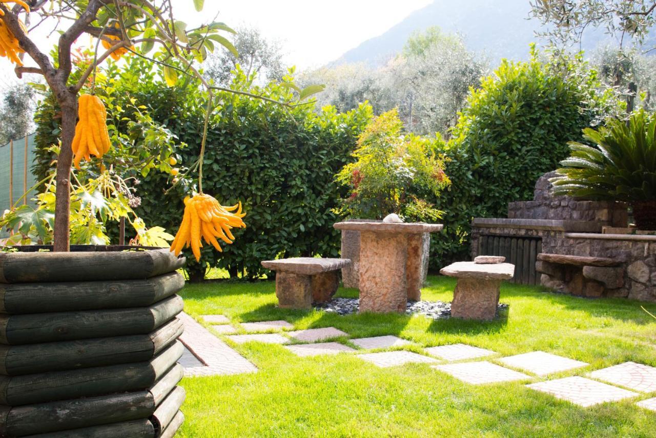 Guesthouse "Villa Tamas" Limone sul Garda Luaran gambar