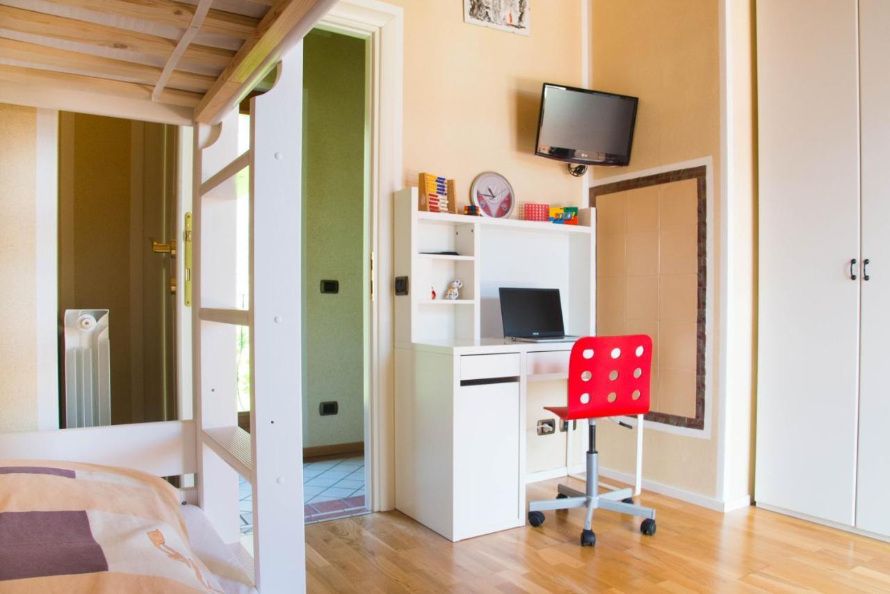 Guesthouse "Villa Tamas" Limone sul Garda Luaran gambar